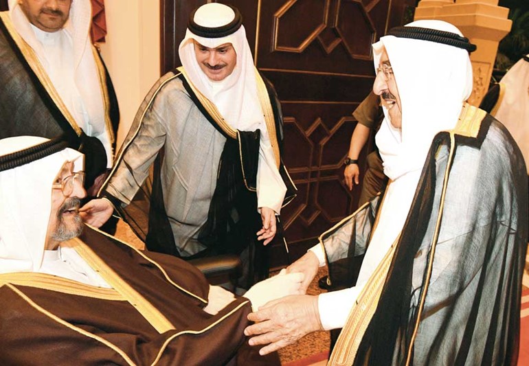  صاحب السمو الأمير الشيخ صباح الأحمد يتبادل التهاني مع سمو الشيخ سالم العلي بحضور الشيخ خالد العبدالله
