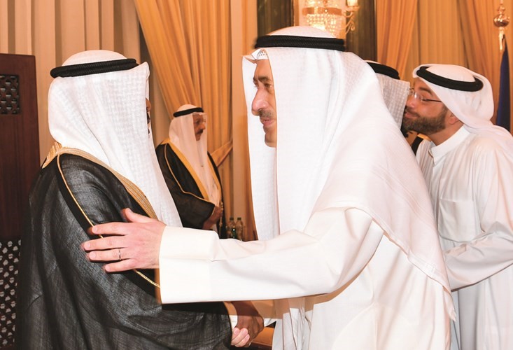 السيد فواز خالد المرزوق ورئيس التحرير الزميل يوسف خالد المرزوق يباركان﻿