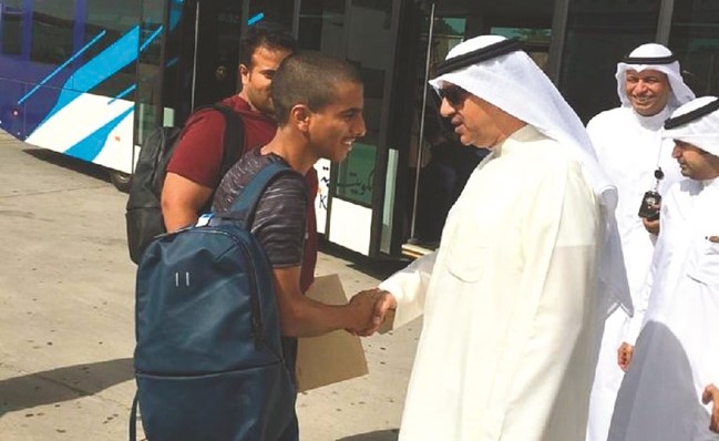 السفير الحمد مرحبا بالخرافي والعليان لدى وصولهما﻿