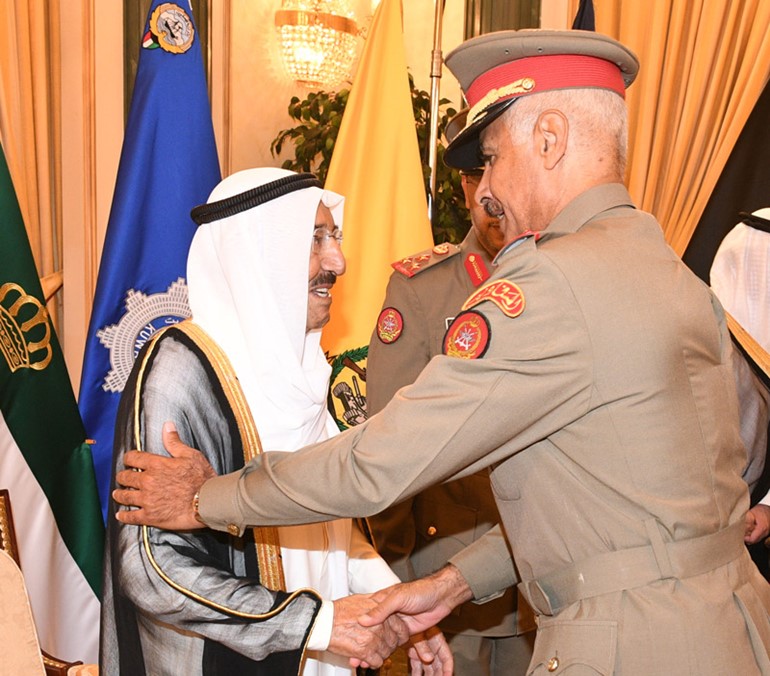 سمو أمير البلاد وسمو ولي العهد وآل صباح يستقبلون المهنئين بشهر رمضان المبارك