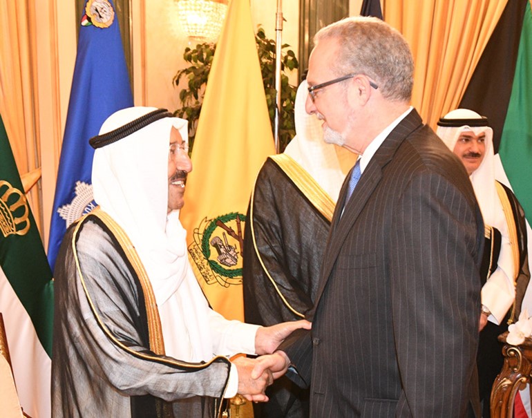 سمو أمير البلاد وسمو ولي العهد وآل صباح يستقبلون المهنئين بشهر رمضان المبارك