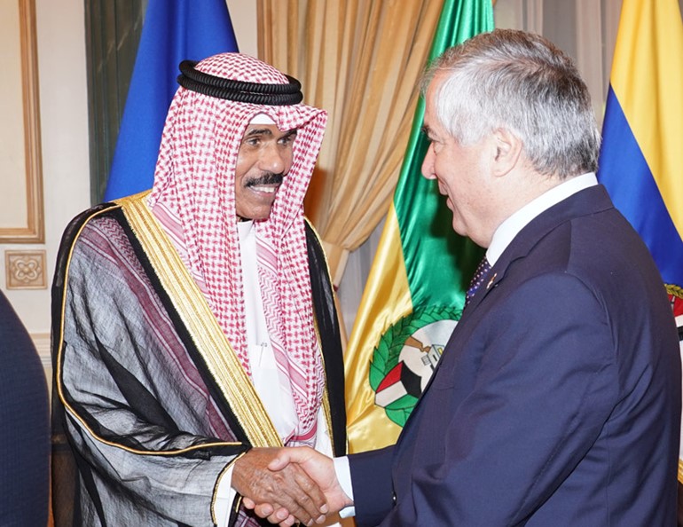 سمو أمير البلاد وسمو ولي العهد وآل صباح يستقبلون المهنئين بشهر رمضان المبارك