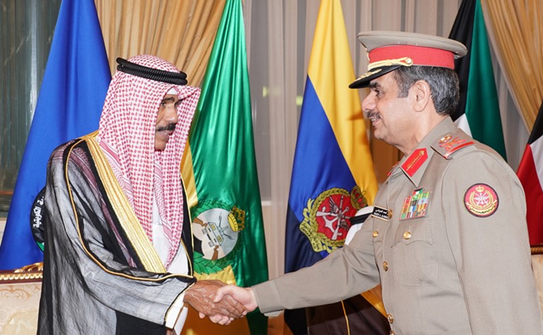 سمو أمير البلاد وسمو ولي العهد وآل صباح يستقبلون المهنئين بشهر رمضان المبارك