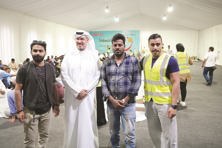 مشاركة فريق Ooredoo ومتطوعي برنامج نعين ونعاون في خيمة الإفطار﻿