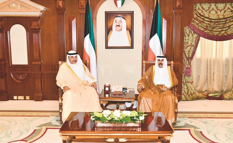 سمو ولي العهد الشيخ نواف الاحمد مستقبلا الشيخ صباح الخالد﻿