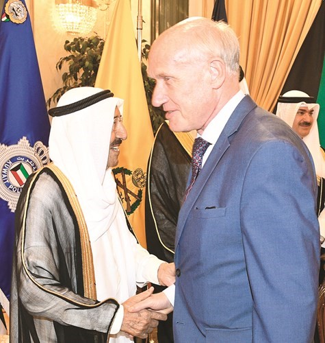 السفير الهولندي فرانس بوتايت مباركا لصاحب السمو﻿