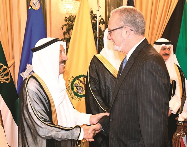 صاحب السمو يتلقى تهنئة السفير الأميركي لورانس سيلفرمان﻿