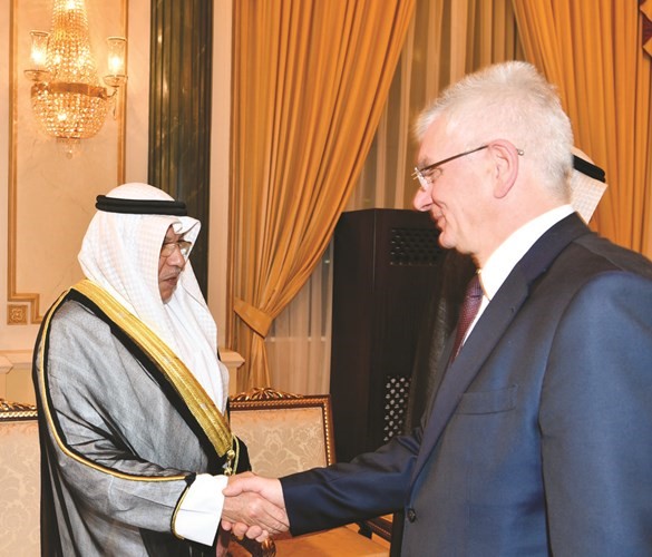 الشيخ خالد الجراح يتلقى التهاني﻿