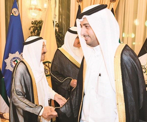 السفير القطري بندر بن محمد العطية مباركا ﻿
