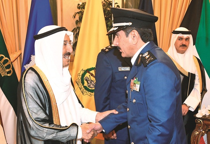 صاحب السمو الأمير الشيخ صباح الأحمد يتلقى تهنئة الفريق خالد المكراد﻿