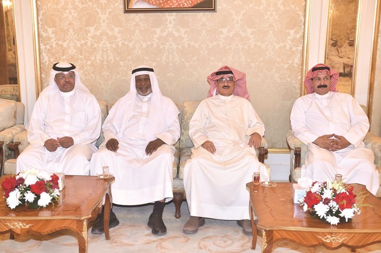 عدد من المهنئين في قصر الشعب ﻿