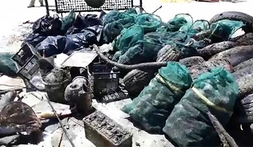 بالفيديو.. غواصون متطوعون يزيلون أطنانا من النفايات في بحر اليونان