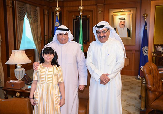 الوزير الجراح يستقبل أسرتي الشهيدين محمد العنزي وخالد الواوان