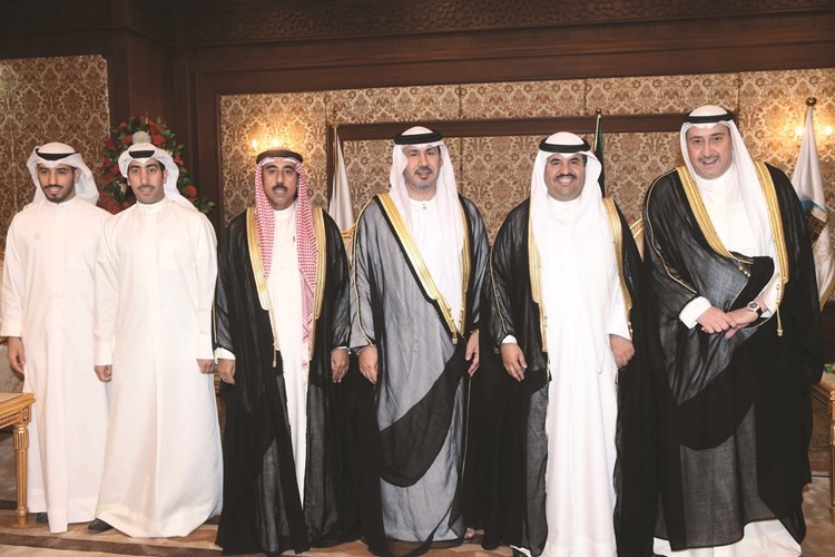 الشيخ دعيج الخليفة والسفير الإماراتي صقر الريسي وعدد من الحضور﻿