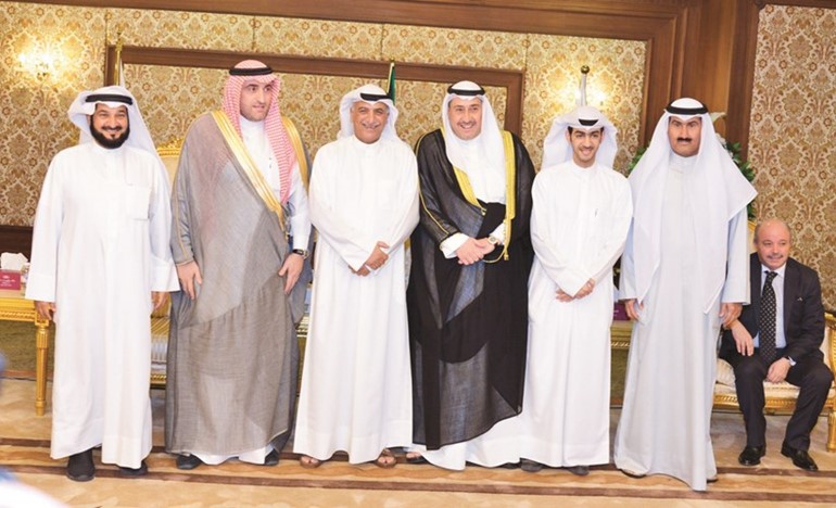 شعيب المويزري يقدم التهاني ﻿