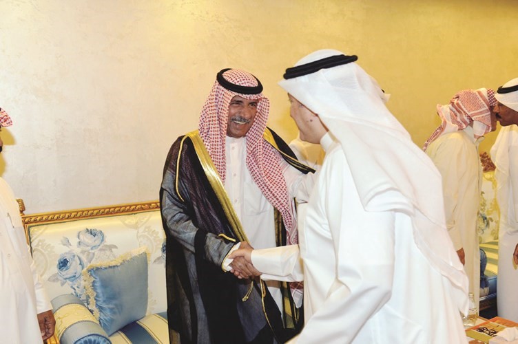 عسكر مرحبا بأحد الحضور﻿