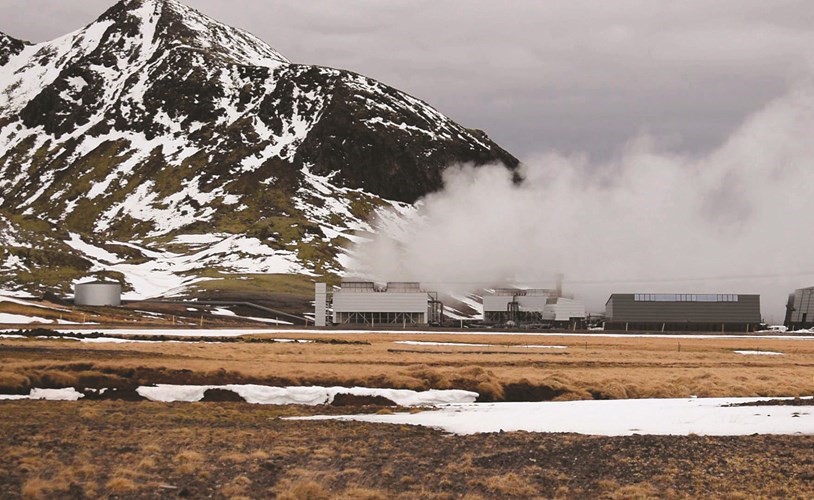 بالفيديو.. آيسلندا تحول CO2  إلى صخور لتنظيف الغلاف الجوي