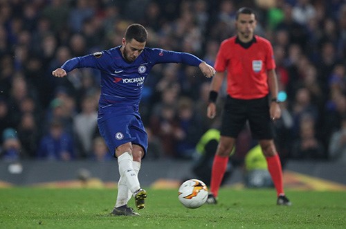 تشيلسي يفوز على أينتراخت بركلات الترجيح ويبلغ نهائي الدوري الأوروبي
