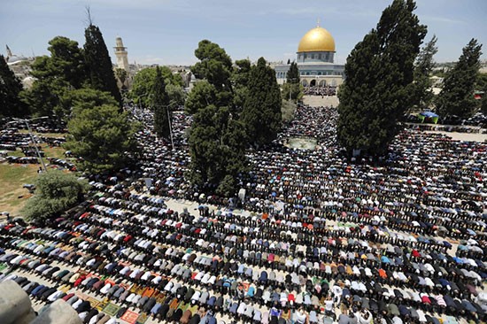 180 ألف مصل أدوا صلاة أول جمعة من رمضان في المسجد الأقصى