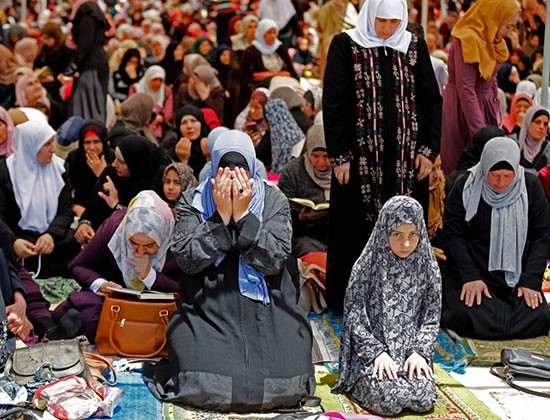 180 ألف مصل أدوا صلاة أول جمعة من رمضان في المسجد الأقصى