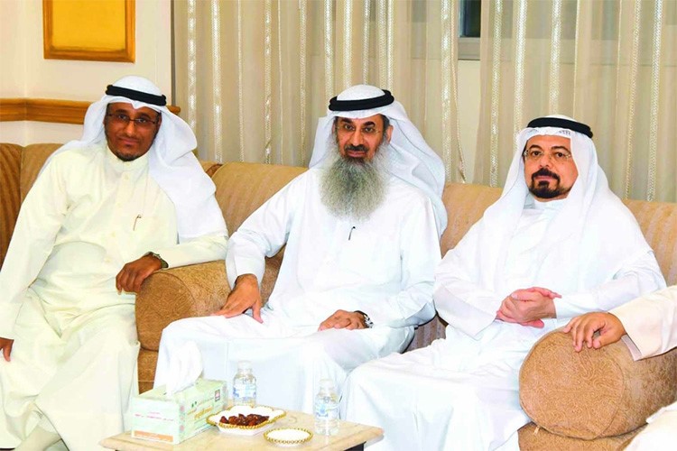 د.ناظم المسباح مع بعض الحضور 