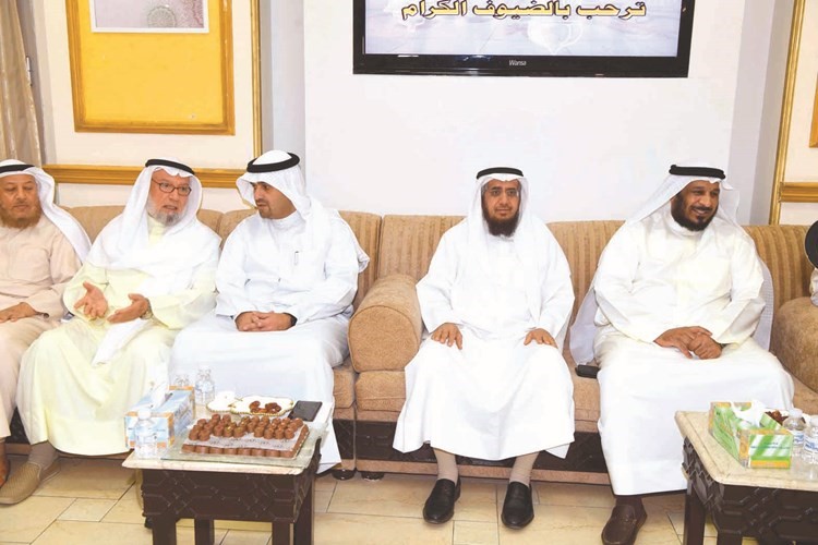 سعد الخراز وأنس الصالح يهنئان﻿