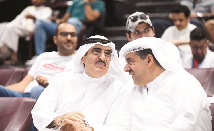 وليد الخشتي مع عبداللطيف الروضان ﻿