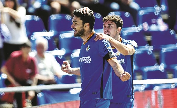 طموحات خيتافي تصطدم بأحزان برشلونة