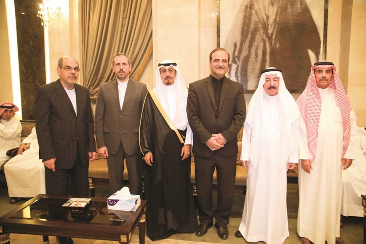 السفير الإيراني يقدم التهاني﻿