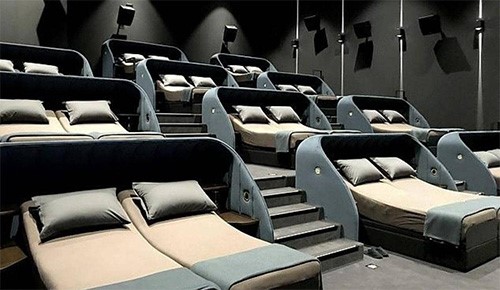 سويسرا تدشن "سينما السرير".. وتغيير الأغطية فوري