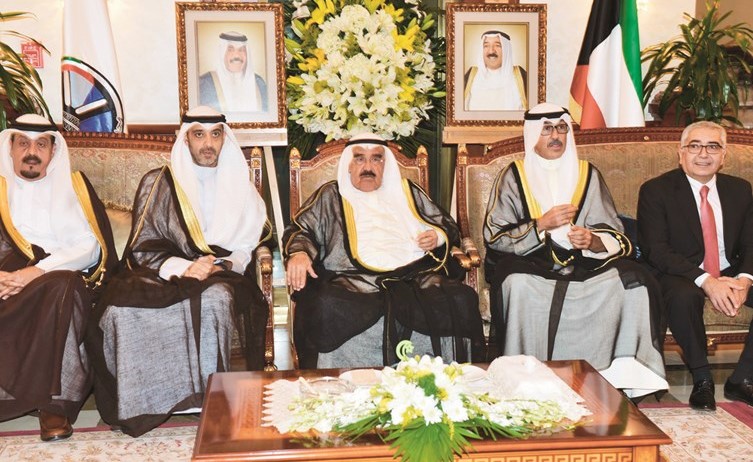 الشيخ فيصل السعود والشيخ محمد العبدالله يهنئان الشيخ فواز الخالد﻿