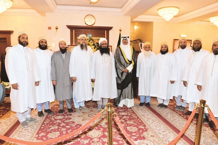 الشيخ فواز الخالد يتلقى التهاني من وفد البهرة ﻿