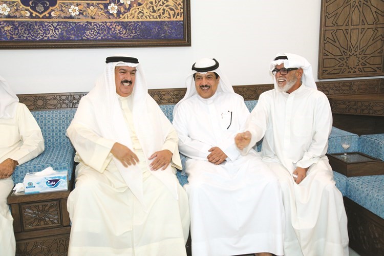 د. علي المضف وعدد من المهنئين ﻿