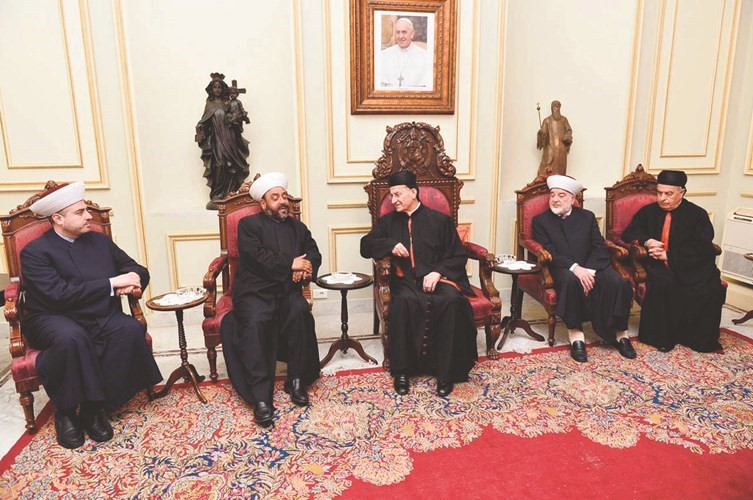 البطريرك بشارة الراعي خلال تقبل التعازي بالبطريرك صفير من وفد من دار الفتوى برئاسة الشيخ خلدون عريمط	(محمود الطويل)﻿