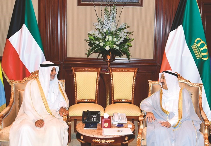 صاحب السمو الامير الشيخ صباح الأحمد خلال استقباله رئيس محكمة التمييز ورئيس المحكمة الدستورية المستشار يوسف جاسم المطاوعة