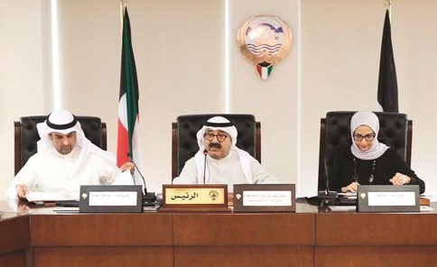 الشيخ ناصر صباح الأحمد مترئسا الاجتماع بحضور د.نايف الحجرف ومريم العقيل﻿