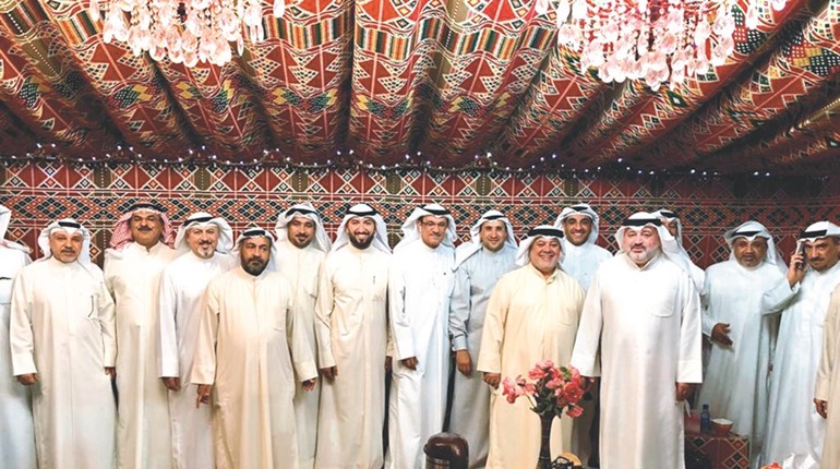 حامد بوشهري والحضور خلال حفل التكريم ﻿