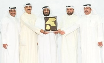 الخراز مكرما رئيس مجلس إدارة جمعية الروضة التعاونية طارق الشراح﻿