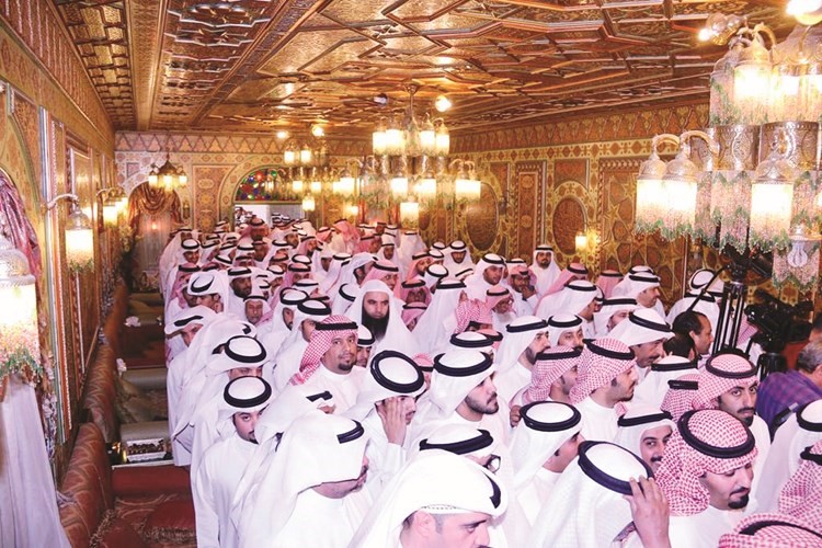 الحضور في ديوان الحويلة ﻿
