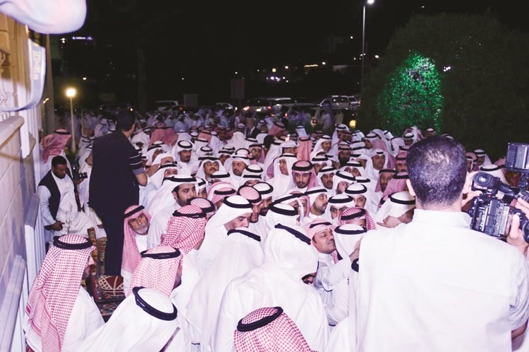 الحويلة بين المهنئين﻿