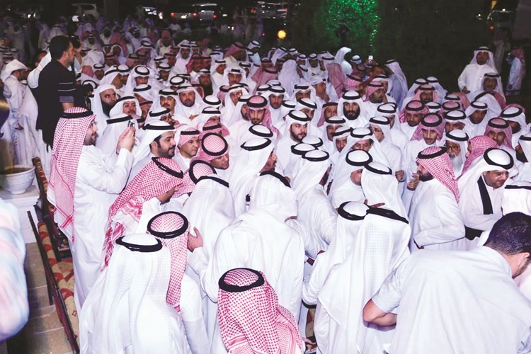 جميع غفير من المباركين﻿