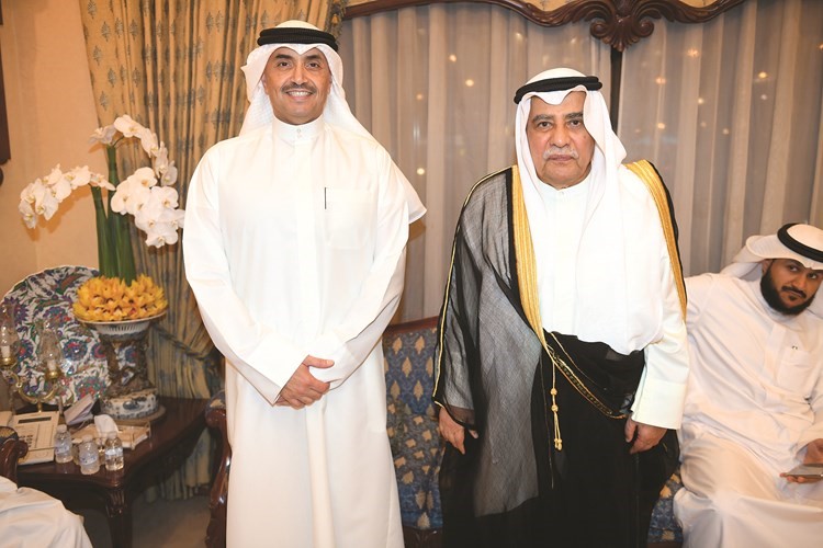 محمد المطير مستقبلا الشيخ علي الخليفة﻿