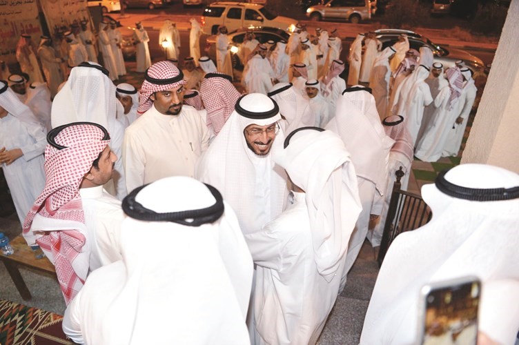 الشويعر يستقبل الحضور ﻿