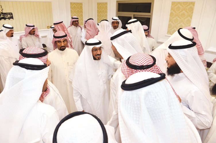  ويتقبل التهاني والتبريكات﻿