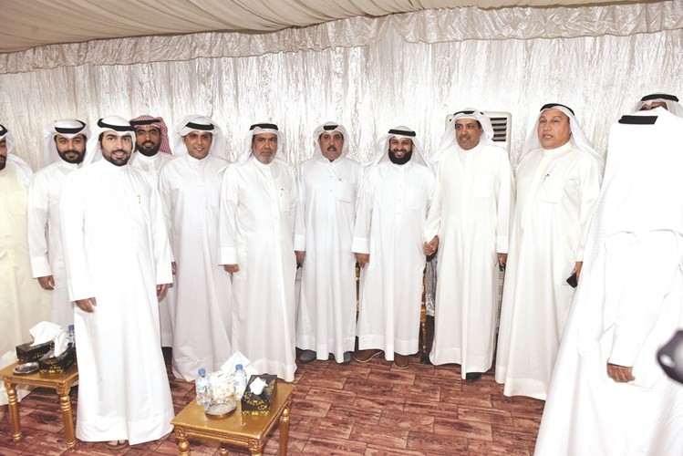 عبدالله فهاد متوسطا الحضور ﻿