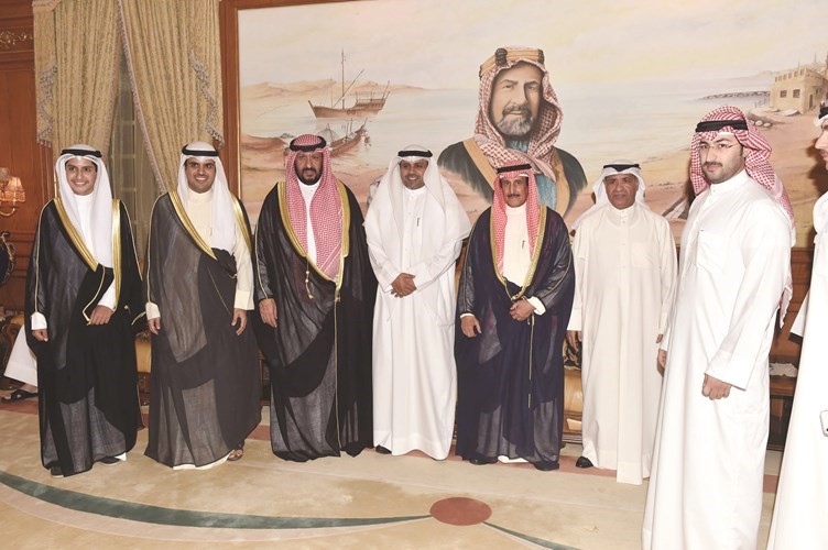 الشيخ د. إبراهيم الدعيج و محمد الجبري يهنئان ﻿