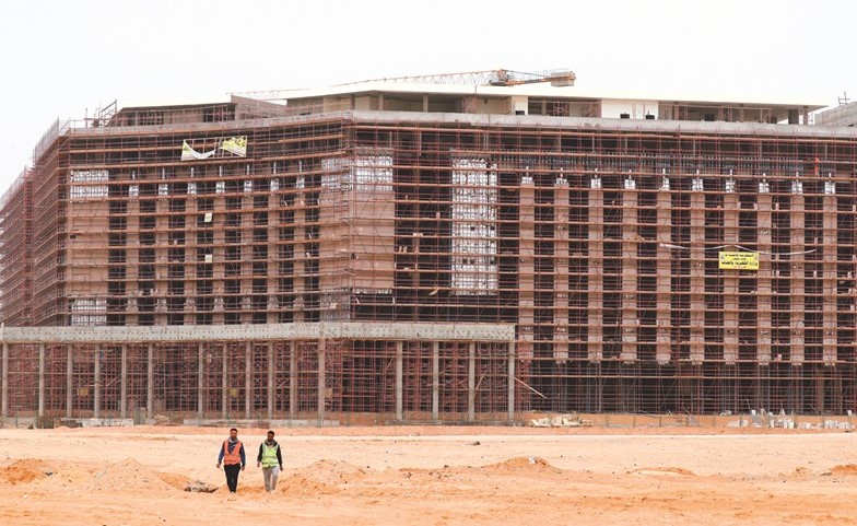 جانب من الاعمال الانشائية بالعاصمة الإدارية الجديدة ضمن جهود الحكومة لتطوير الإسكان بمختلف مستوياته	( رويترز) ﻿