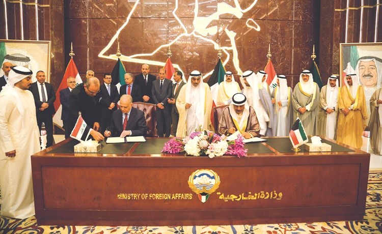 الشيخ صباح الخالد ود.محمد علي الحكيم يوقعان الاتفاقيات ومذكرات التفاهم في ختام الدورة السابعة للجنة العليا بحضور خالد الجارالله وعدد من قيادات وزارتي الخارجية في البلدين﻿