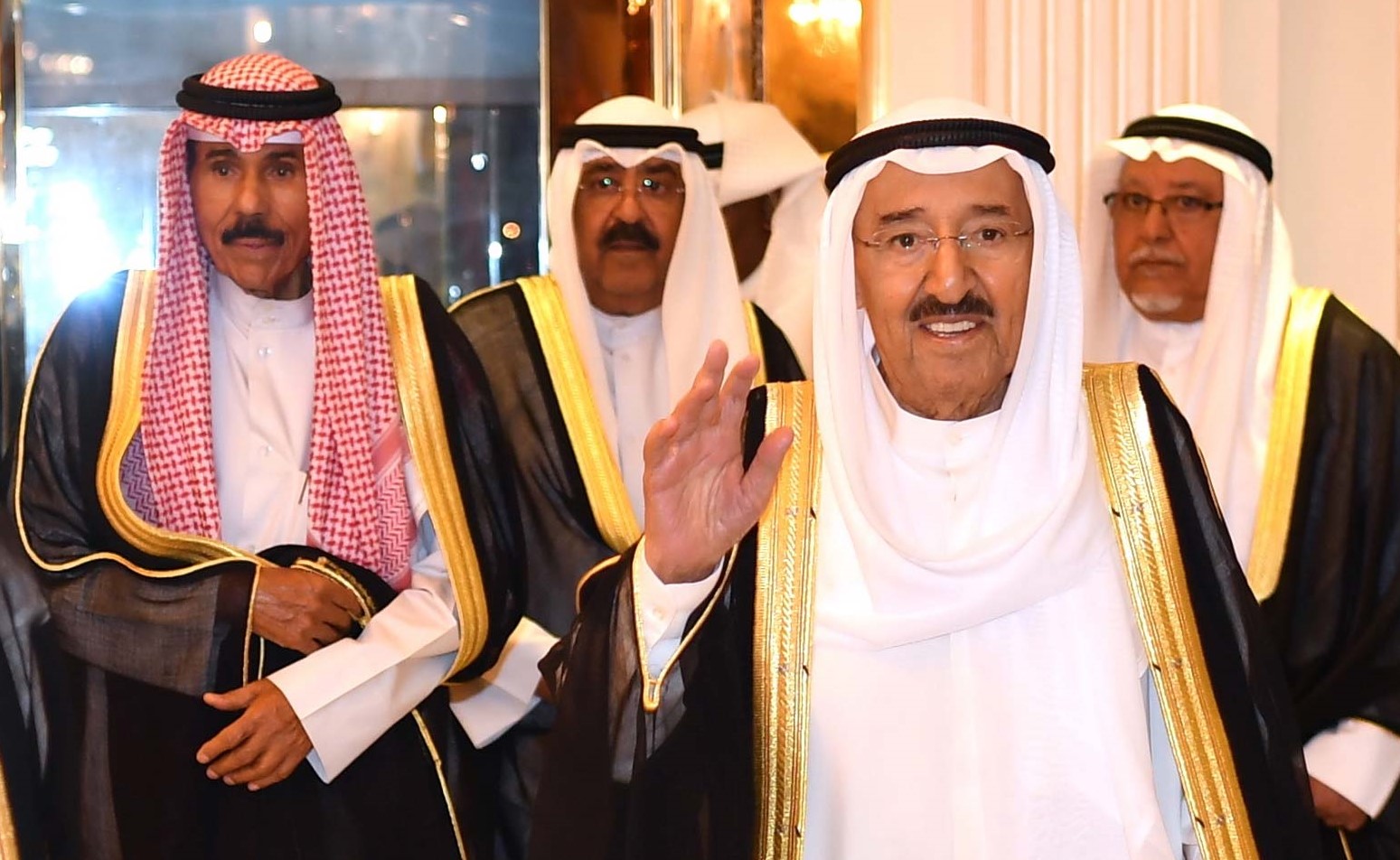 صاحب السمو لضباط الجيش: الدولة لن تتواني في دعم قواتنا البواسل في ظل التطورات المتسارعة للاسلحة ومناهج التدريب