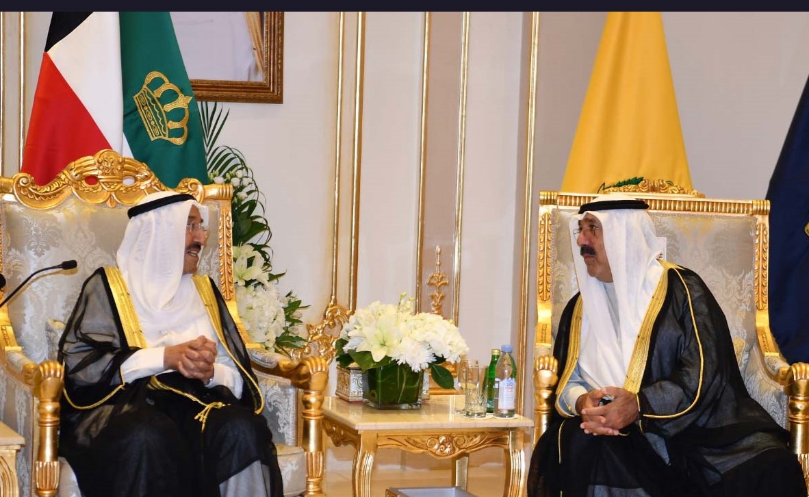 صاحب السمو لضباط الجيش: الدولة لن تتواني في دعم قواتنا البواسل في ظل التطورات المتسارعة للاسلحة ومناهج التدريب